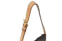 Load image into Gallery viewer, LOUIS VUITTON ルイヴィトン モノグラム ミュゼットサルサ ショルダーバッグ M51258 ブラウン PVC ヌメ革 ゴールド金具 美品 中古 4b001206