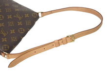 Load image into Gallery viewer, LOUIS VUITTON ルイヴィトン モノグラム ミュゼットサルサ ショルダーバッグ M51258 ブラウン PVC ヌメ革 ゴールド金具 美品 中古 4b001206