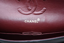 Load image into Gallery viewer, CHANEL シャネル マトラッセ 25 Wフラップ Wチェーン ショルダーバッグ ブラック ラムスキン 1番台 ゴールド金具 美品 中古 4b012066