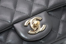 Load image into Gallery viewer, 極美品 CHANEL シャネル ミニマトラッセ17 シングルフラップ ショルダーバッグ 29番台 ココマーク ラムスキン グレー 中古 4b012064