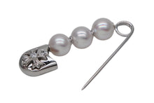 Load image into Gallery viewer, 新品未使用 CHROME HEARTS クロムハーツ × ミキモト MIKIMOTO CHプラス ブローチ PT950 18K 中古 4b012271