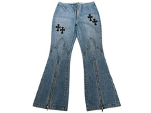 Load image into Gallery viewer, CHROME HEARTS クロムハーツ フレアニー デニムフレアパンツ サイズ30 セメタリークロスパッチ スターパッチ 7パッチ 美品 中古 4b012240