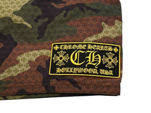 Load image into Gallery viewer, 新品未使用 CHROME HEARTS クロムハーツ スイムショーツ サーフパンツ 水着 サイズ34 クロスボール ボロチップ カモフラ柄 中古 4b012239