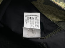 Load image into Gallery viewer, 新品未使用 CHROME HEARTS クロムハーツ スイムショーツ サーフパンツ 水着 サイズ34 クロスボール ボロチップ カモフラ柄 中古 4b012239