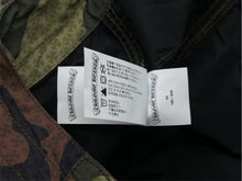 Load image into Gallery viewer, 新品未使用 CHROME HEARTS クロムハーツ スイムショーツ サーフパンツ 水着 サイズ34 クロスボール ボロチップ カモフラ柄 中古 4b012239