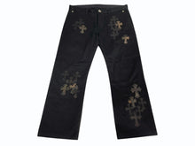 Load image into Gallery viewer, 極美品 CHROME HEARTS クロムハーツ セメタリークロスパッチパンツ サイズ36 40パッチ レザー コットン ブラック カモフラ柄 中古 4b012171