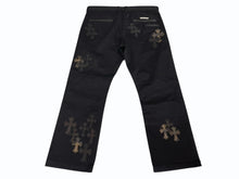 Load image into Gallery viewer, 極美品 CHROME HEARTS クロムハーツ セメタリークロスパッチパンツ サイズ36 40パッチ レザー コットン ブラック カモフラ柄 中古 4b012171