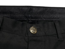 Load image into Gallery viewer, 極美品 CHROME HEARTS クロムハーツ セメタリークロスパッチパンツ サイズ36 40パッチ レザー コットン ブラック カモフラ柄 中古 4b012171