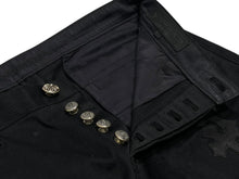 Load image into Gallery viewer, 極美品 CHROME HEARTS クロムハーツ セメタリークロスパッチパンツ サイズ36 40パッチ レザー コットン ブラック カモフラ柄 中古 4b012171