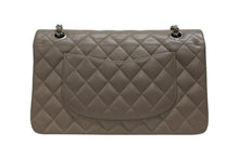Load image into Gallery viewer, 極美品 CHANEL シャネル マトラッセ25 Wフラップ Wチェーンショルダーバッグ 14番台 ココマーク キャビアスキン グレージュ 中古 4b011860