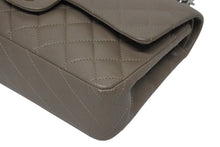 Load image into Gallery viewer, 極美品 CHANEL シャネル マトラッセ25 Wフラップ Wチェーンショルダーバッグ 14番台 ココマーク キャビアスキン グレージュ 中古 4b011860