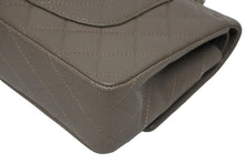 Load image into Gallery viewer, 極美品 CHANEL シャネル マトラッセ25 Wフラップ Wチェーンショルダーバッグ 14番台 ココマーク キャビアスキン グレージュ 中古 4b011860