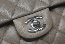 Load image into Gallery viewer, 極美品 CHANEL シャネル マトラッセ25 Wフラップ Wチェーンショルダーバッグ 14番台 ココマーク キャビアスキン グレージュ 中古 4b011860