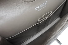 Load image into Gallery viewer, 極美品 CHANEL シャネル マトラッセ25 Wフラップ Wチェーンショルダーバッグ 14番台 ココマーク キャビアスキン グレージュ 中古 4b011860