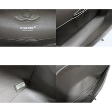 Load image into Gallery viewer, 極美品 CHANEL シャネル マトラッセ25 Wフラップ Wチェーンショルダーバッグ 14番台 ココマーク キャビアスキン グレージュ 中古 4b011860