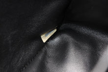 Load image into Gallery viewer, 極美品 CHANEL シャネル デカマトラッセ34 Sフラップ Wチェーンショルダーバッグ 3番台 ココマーク パイル ブラック ゴールド金具 中古 4b012262