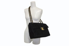 Load image into Gallery viewer, 極美品 CHANEL シャネル デカマトラッセ34 Sフラップ Wチェーンショルダーバッグ 3番台 ココマーク パイル ブラック ゴールド金具 中古 4b012262