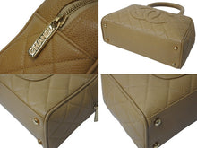 Load image into Gallery viewer, 極美品 CHANEL シャネル ボーリングハンドバッグ ココマーク ミニバッグ 8番台 キャビスキン ベージュ ゴールド金具 中古 4b001228