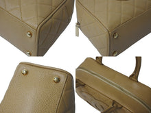 Load image into Gallery viewer, 極美品 CHANEL シャネル ボーリングハンドバッグ ココマーク ミニバッグ 8番台 キャビスキン ベージュ ゴールド金具 中古 4b001228