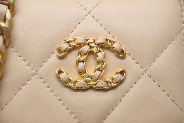 極美品 CHANEL シャネル フォンホルダー フォンポーチ AP1773 30番台 ココマーク ラムスキン キルティング ベージュ 中古 4b011912
