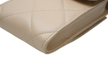 Load image into Gallery viewer, 極美品 CHANEL シャネル フォンホルダー フォンポーチ AP1773 30番台 ココマーク ラムスキン キルティング ベージュ 中古 4b011912