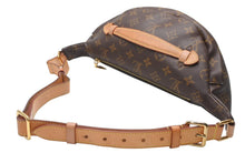 Load image into Gallery viewer, 極美品 LOUIS VUITTON ルイ ヴィトン バムバッグMM ショルダーバッグ M43644 ブラウン モノグラムキャンバス レザー ゴールド金具 中古 4b012247