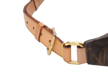 Load image into Gallery viewer, 極美品 LOUIS VUITTON ルイ ヴィトン バムバッグMM ショルダーバッグ M43644 ブラウン モノグラムキャンバス レザー ゴールド金具 中古 4b012247