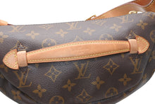 Load image into Gallery viewer, 極美品 LOUIS VUITTON ルイ ヴィトン バムバッグMM ショルダーバッグ M43644 ブラウン モノグラムキャンバス レザー ゴールド金具 中古 4b012247