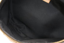 Load image into Gallery viewer, 極美品 LOUIS VUITTON ルイ ヴィトン バムバッグMM ショルダーバッグ M43644 ブラウン モノグラムキャンバス レザー ゴールド金具 中古 4b012247