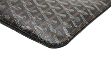 Load image into Gallery viewer, 極美品 GOYARD ゴヤール セナMM クラッチバッグ ヘリンボーン柄 ブラック ブラウン PVC レザー 中古 4b012357