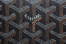 Load image into Gallery viewer, 極美品 GOYARD ゴヤール セナMM クラッチバッグ ヘリンボーン柄 ブラック ブラウン PVC レザー 中古 4b012357