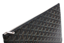 Load image into Gallery viewer, 極美品 GOYARD ゴヤール セナMM クラッチバッグ ヘリンボーン柄 ブラック ブラウン PVC レザー 中古 4b012357