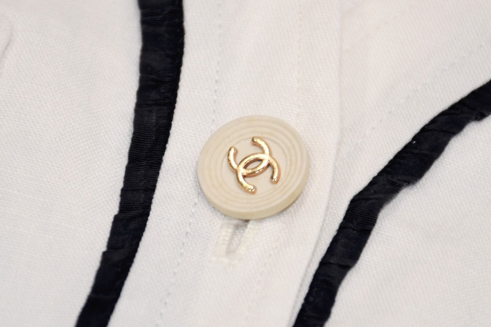 Very Good Condition CHANEL VINTAGE Vintage 90's Baseball Shirt Coco Mark Off White Black Archive Used 4b012550