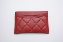 Load image into Gallery viewer, 極美品 CHANEL シャネル カードケース A31510 16番台 ココマーク キルティング ラムスキン レッド シルバー 中古 4b013434