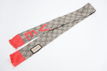 Load image into Gallery viewer, 新品同様品 GUCCI グッチ バレンタイン限定 ネックボウ GGシルクツイル LOVE スカーフ ゴールド レッド シルク 中古 4b012385
