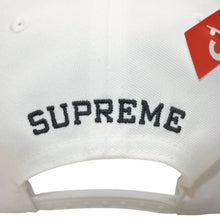 Load image into Gallery viewer, 新品同様 Supreme シュプリーム 24SS Italia 6-Panel Cap イタリア 6パネルキャップ ONE SIZE 58cm ホワイト レッド 刺繍 中古 4b013790