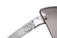 Load image into Gallery viewer, CHANEL シャネル リムレス サングラス アイウェア 4107-B サイズ62□15 125 ココマーク レッド ブルー 美品 中古 4b012413