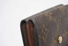 Load image into Gallery viewer, LOUIS VUITTON ルイヴィトン モノグラム ポルトフォイユエリーズ Wホック 二つ折り財布 M61654 ブラウン 美品 中古 4b013436