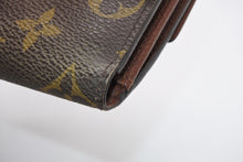 Load image into Gallery viewer, LOUIS VUITTON ルイヴィトン モノグラム ポルトフォイユエリーズ Wホック 二つ折り財布 M61654 ブラウン 美品 中古 4b013436