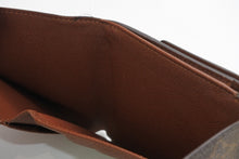 Load image into Gallery viewer, LOUIS VUITTON ルイヴィトン モノグラム ポルトフォイユエリーズ Wホック 二つ折り財布 M61654 ブラウン 美品 中古 4b013436