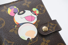Load image into Gallery viewer, 極美品 LOUIS VUITTON ルイヴィトン 手帳カバー アジェンダPM モノグラムパンダ 村上隆 R20011 ブラウン マルチカラー 中古 4b013437