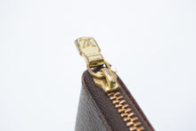 Load image into Gallery viewer, LOUIS VUITTON ルイヴィトン モノグラム ポシェット クレ コインケース 小銭入れ M62650 ロゴ ブラウン 美品 中古 4b013439