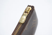 Load image into Gallery viewer, LOUIS VUITTON ルイヴィトン モノグラム ポシェット クレ コインケース 小銭入れ M62650 ロゴ ブラウン 美品 中古 4b013439