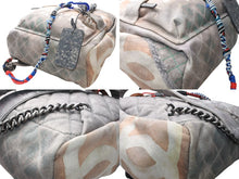 Load image into Gallery viewer, 新品同様 激レア シャネル CHANEL A92352 2014年コレクション グラフィティ ペイント リュック グレー アクト2 中古 4b012722