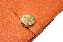Load image into Gallery viewer, 極美品 HERMES エルメス 二つ折り財布 長財布 ドゴンMM トリヨンクレマンス 刻印不鮮明 オレンジ ゴールド金具 中古 4b012827