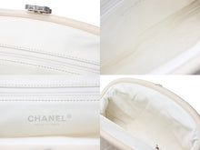 Load image into Gallery viewer, CHANEL シャネル クラッチバッグ ポーチ 11番台 ココマーク キスロック ラムスキン ホワイト キルティング シルバー金具 美品 中古 4b012865