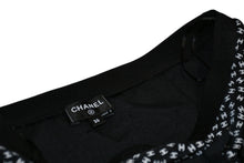 Load image into Gallery viewer, 新品未使用 CHANEL シャネル LOOK28 ルック28 タイトスカート P78612V71253 サイズ36 ココマーク カメリア ブラック 中古 4b012913