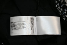 Load image into Gallery viewer, 新品未使用 CHANEL シャネル LOOK28 ルック28 タイトスカート P78612V71253 サイズ36 ココマーク カメリア ブラック 中古 4b012913