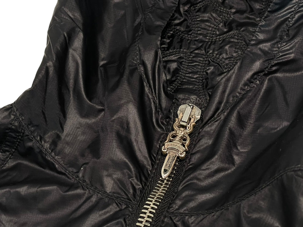 極美品 CHROME HEARTS クロムハーツ ANIMAL BOY ラージダガー ナイロン ジャケット クロスパッチ サイズS 中古 4b013049