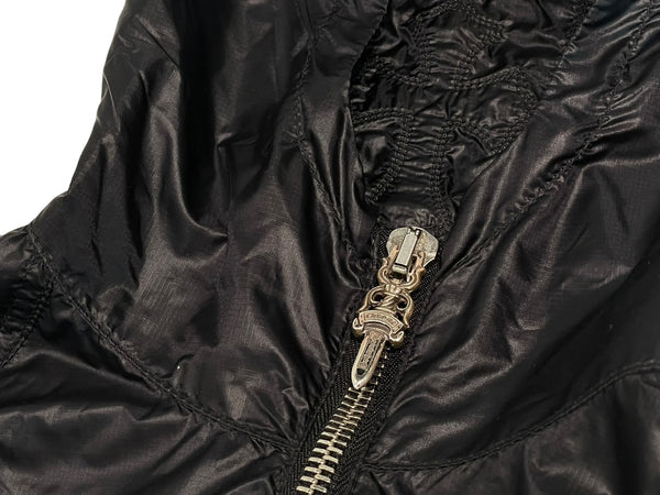極美品 CHROME HEARTS クロムハーツ ANIMAL BOY ラージダガー ナイロン ジャケット クロスパッチ サイズS 中古 4b013049